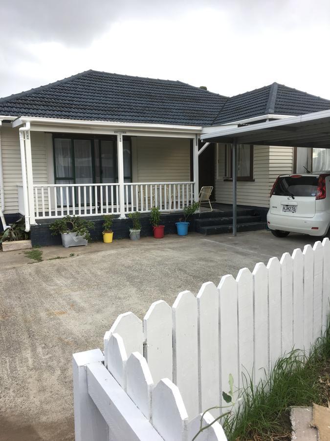 At Homestay Auckland Exterior foto